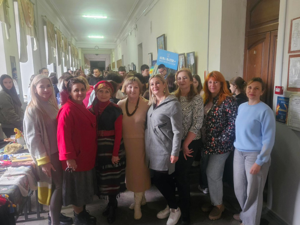 Участь факультету інформаційних технологій, математики та природничих наук у благодійному ярмарку до Дня Захисників і Захисниць України: творчість заради підтримки героїв