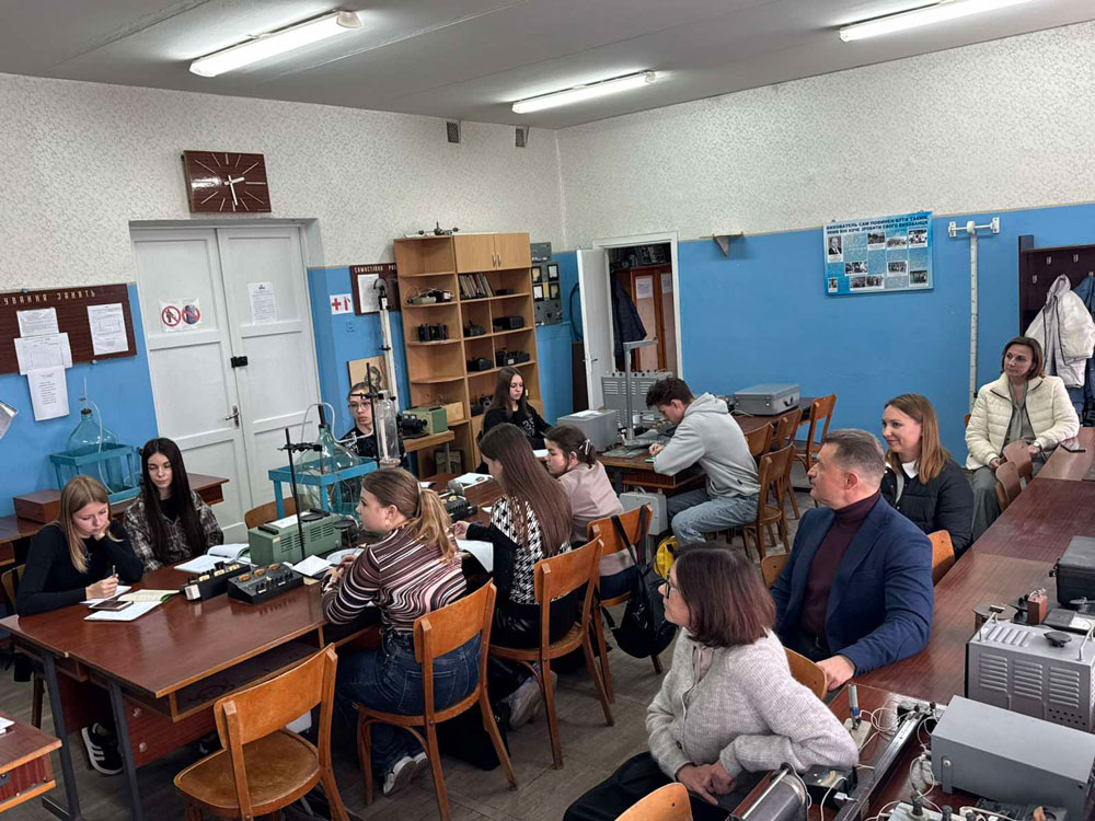 Відкрите заняття кандидата педагогічних наук, доцента кафедри математики, фізики та методик викладання Сірика Е.П. на тему: «Динаміка матеріальної точки»