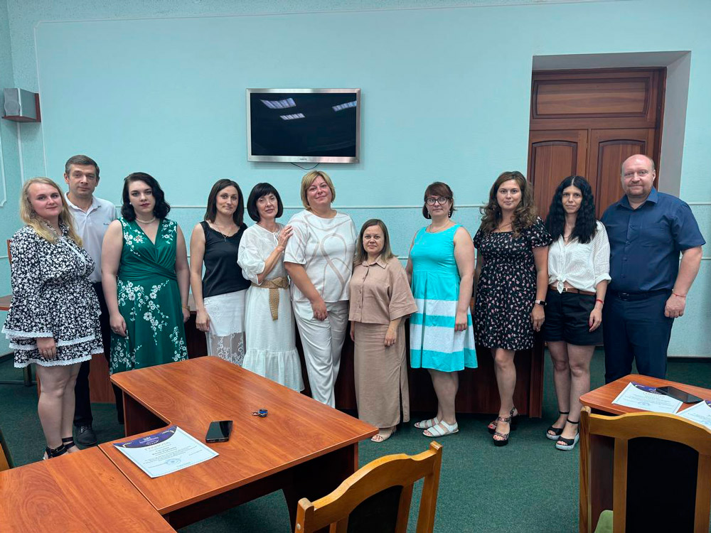 З нагоди професійного свята ректор привітав працівників бухгалтерії університету почесними грамотами