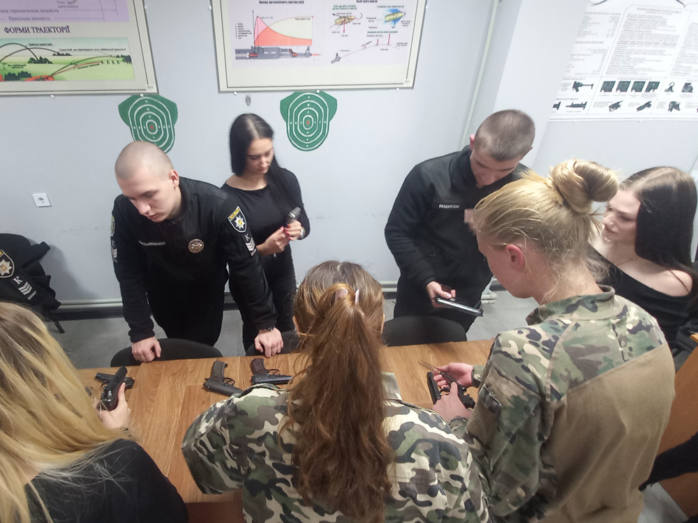 Практичне заняття з відпрацювання правил безпечного поводження зі зброєю