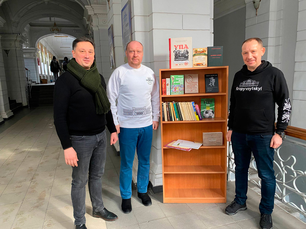 У ЦДУ реалізовано студентський проєкт обміну книгами «Книга чекає»